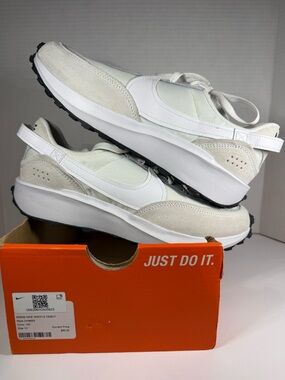 Nike Women’s Waffle Debut